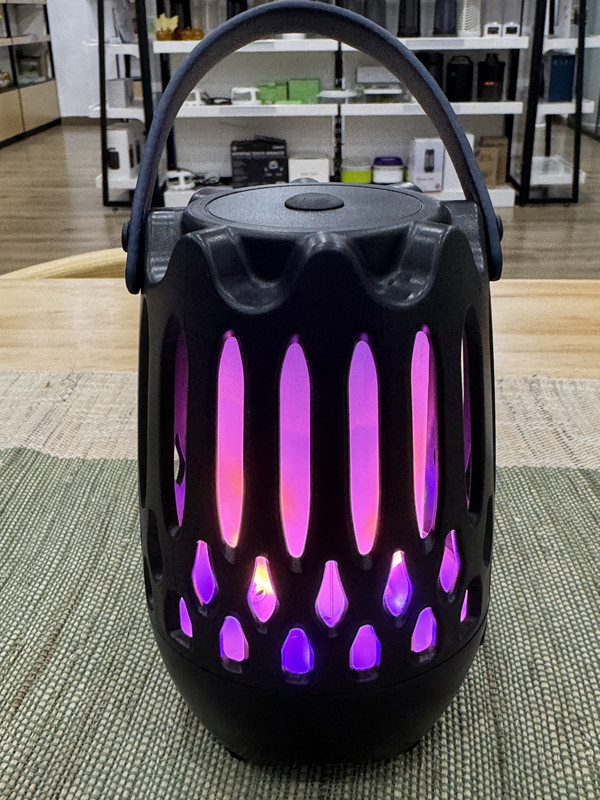 OEM/ODM 로고 블루투스 스피커 플레임 라이트 UV LED 캠핑 램프 재충전 가능한 모기 나방 모기 포획기 비행 곤충 끈적끈적 함정 3